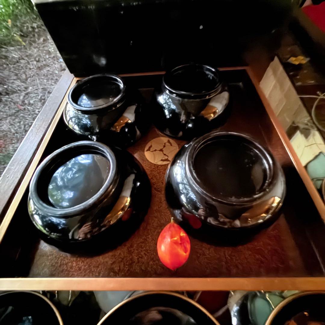 2215様感謝‼️めでたい吉兆JAPAN 特産　輪島塗天然木『菊&蝶』金縁黒椀2客