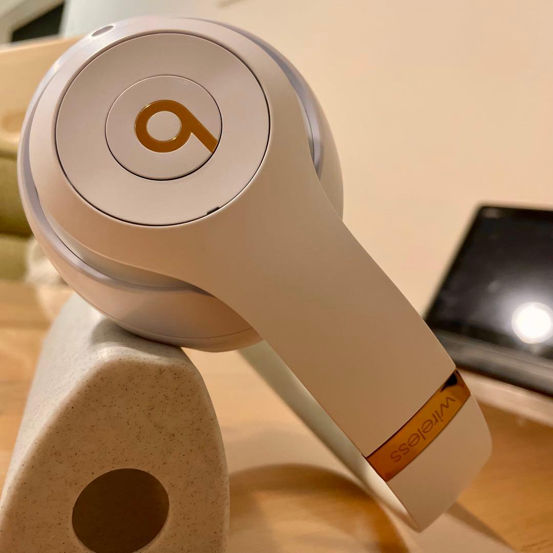 極美品！ Beats Studio 3ワイヤレス ヘッドホン ホワイト　ゴールド