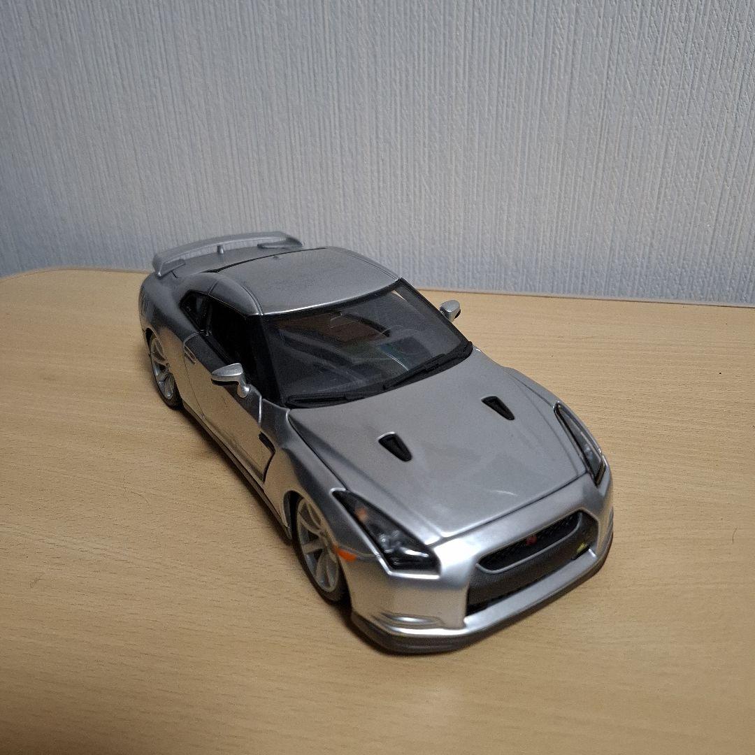 2009年 Nissan GT-R R35シルバー模型 値下げ可