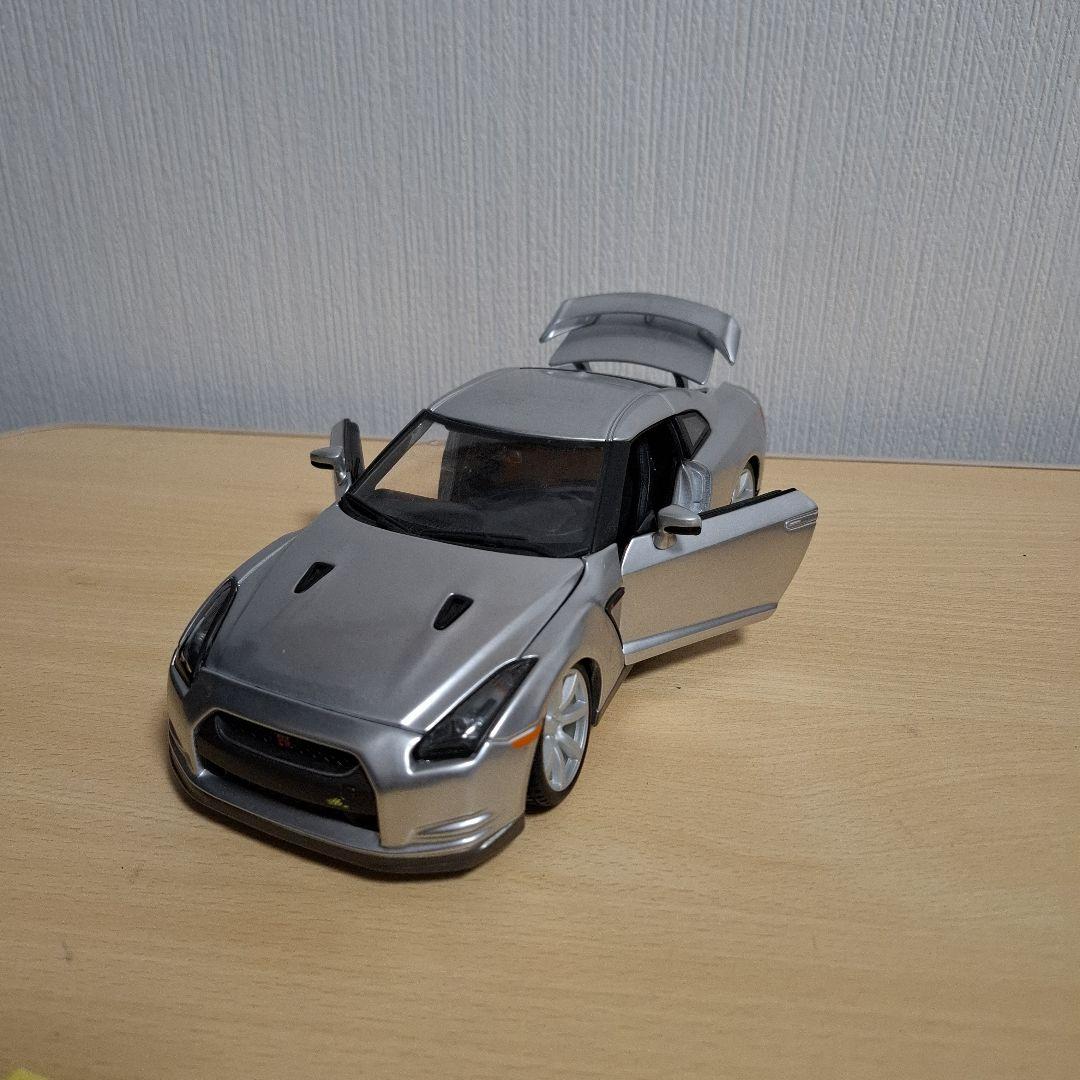 2009年 Nissan GT-R R35シルバー模型 値下げ可