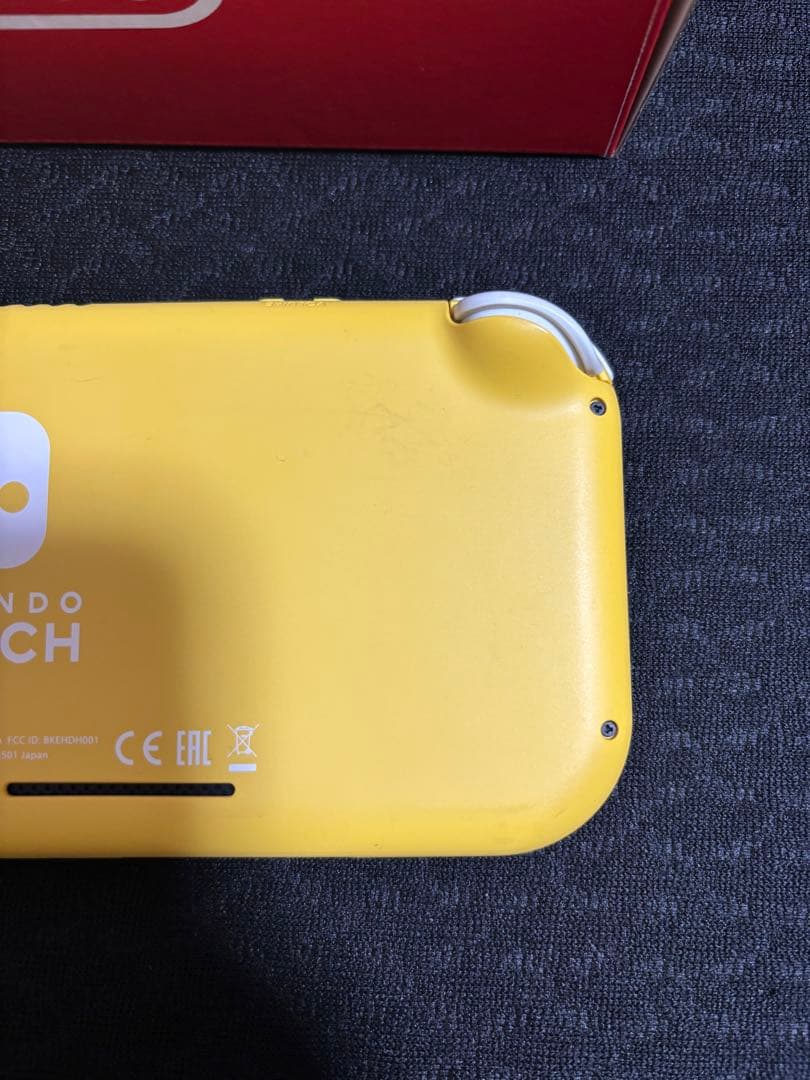 ニンテンドースイッチライト　イエロー