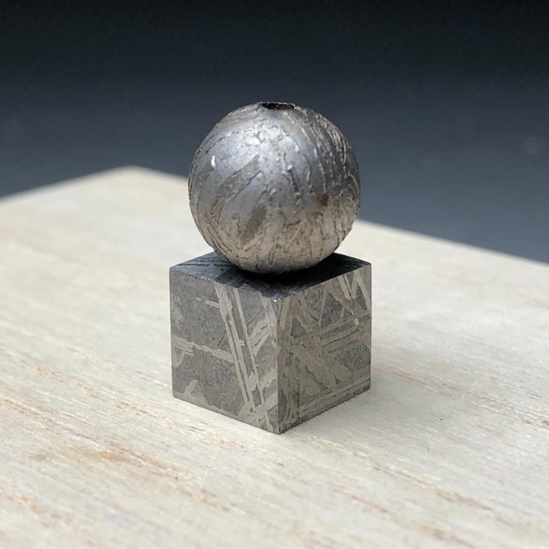 ハ*ル様 アルタイ隕石　 鉄隕石　ギベオン　原石　メテオライト 球体と立方体のセ