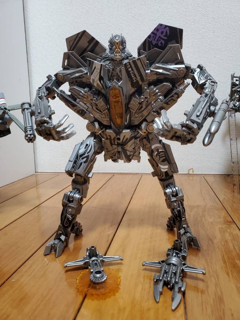 激レア　刺青塗装バージョン スタースクリーム風ロボット