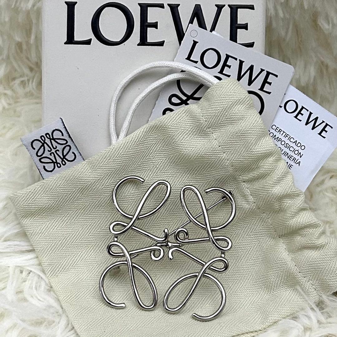 【美品】LOEWE ブローチ シルバー コサージュアクセサリー シルバーカラー