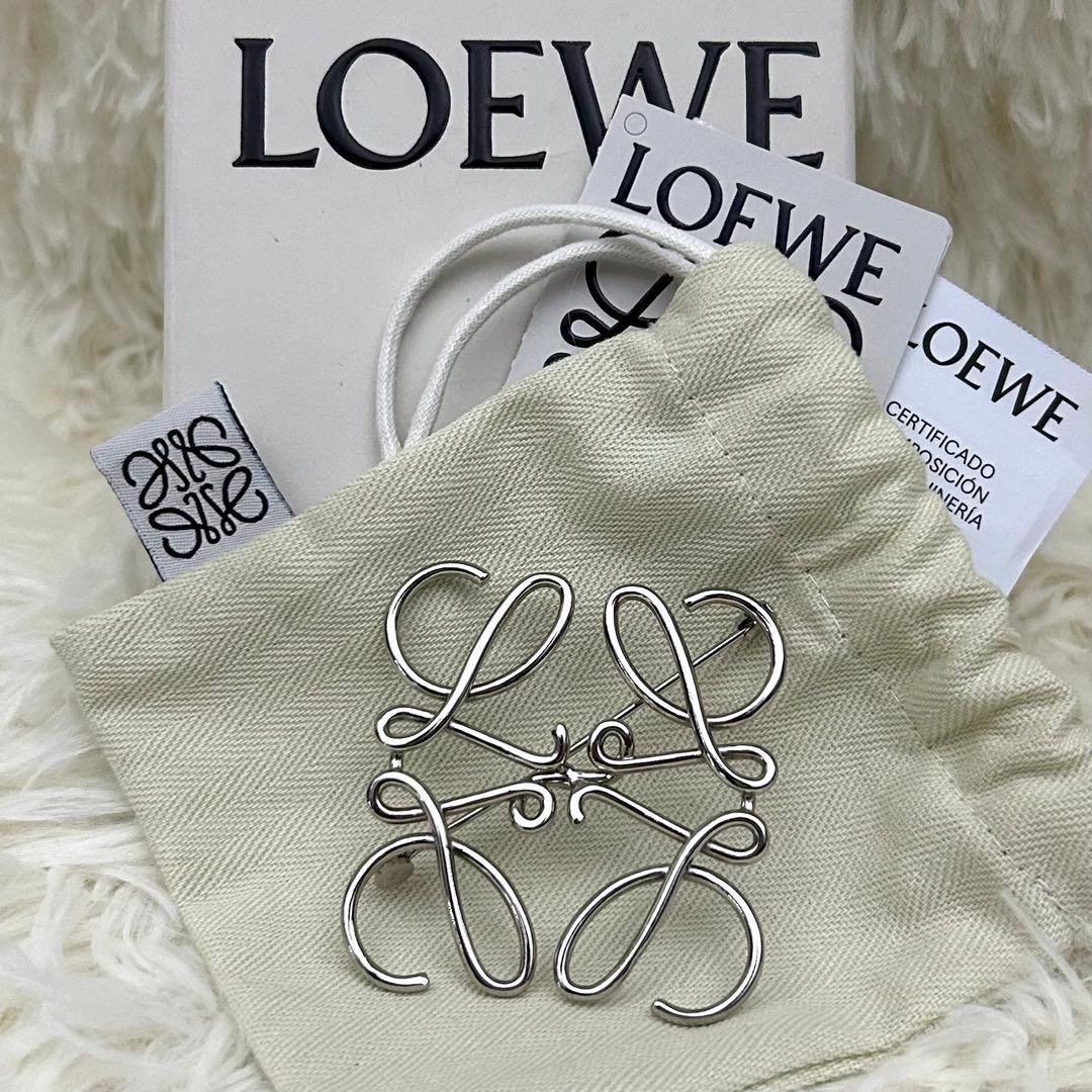 【美品】LOEWE ブローチ シルバー コサージュアクセサリー シルバーカラー