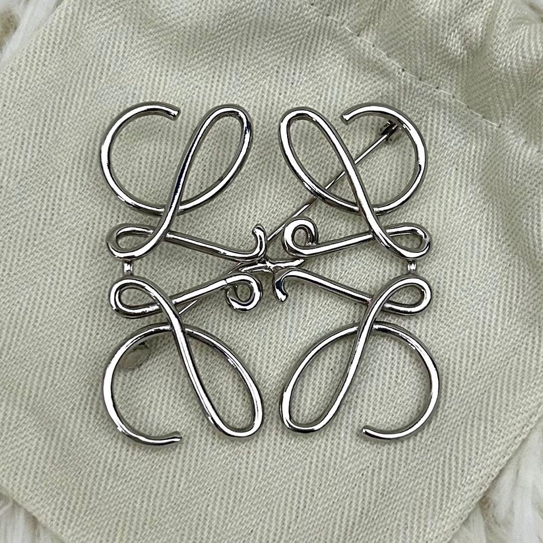 【美品】LOEWE ブローチ シルバー コサージュアクセサリー シルバーカラー