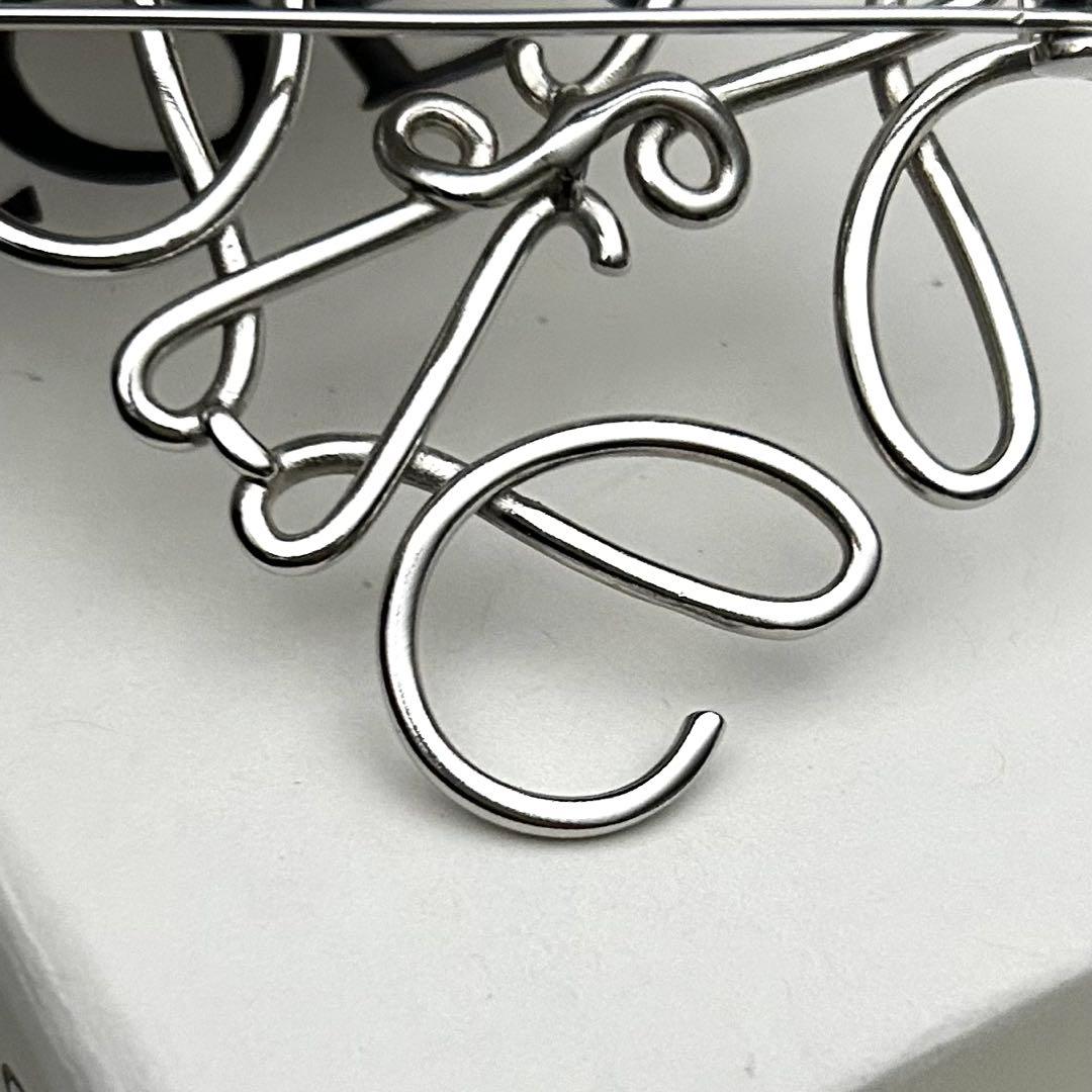 【美品】LOEWE ブローチ シルバー コサージュアクセサリー シルバーカラー