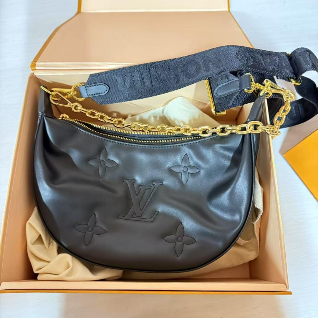 ブラックショルダーバッグ