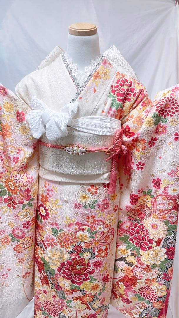白地に赤とピンクの花柄 振袖フルセット　振袖　振袖セット　成人式　振袖6点セット
