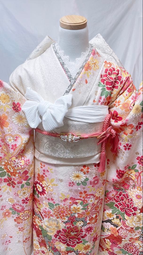 白地に赤とピンクの花柄 振袖フルセット　振袖　振袖セット　成人式　振袖6点セット