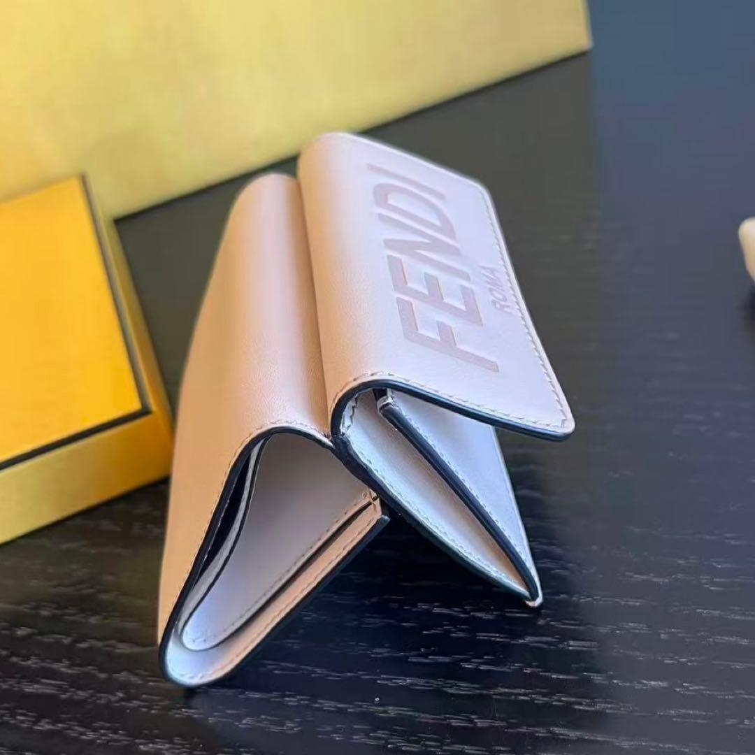 k*a様 新品10万 FENDI　エンボスロゴ 三つ折り財布 / コンパクト ウ