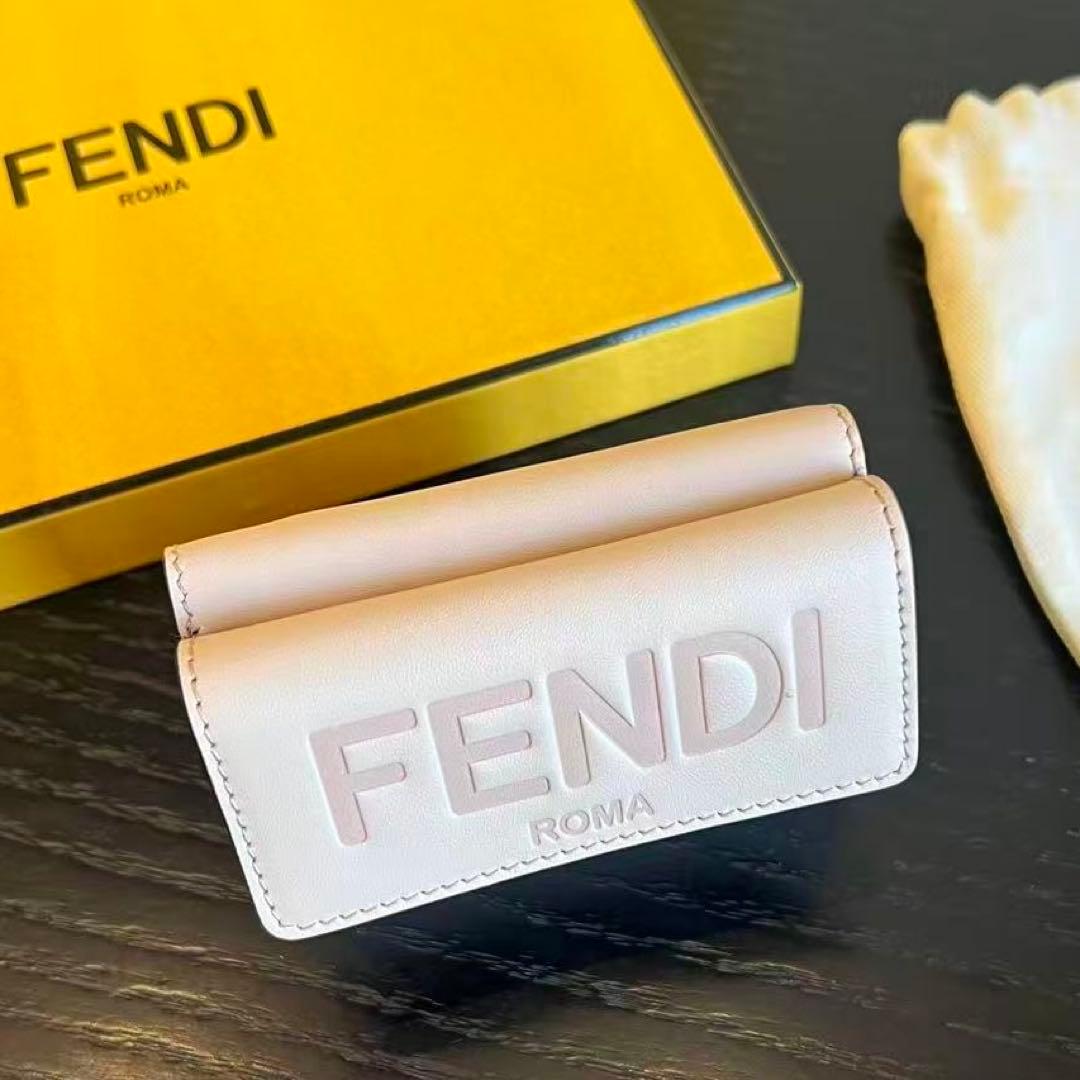 k*a様 新品10万 FENDI　エンボスロゴ 三つ折り財布 / コンパクト ウ