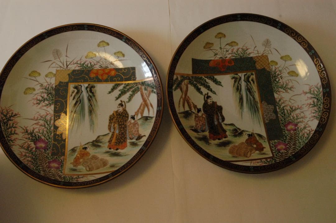 【希骨董品】旧家蔵出 古九谷焼■大皿ペア■「金彩色絵絵変人物図鉢」■径４５ｃｍ♪