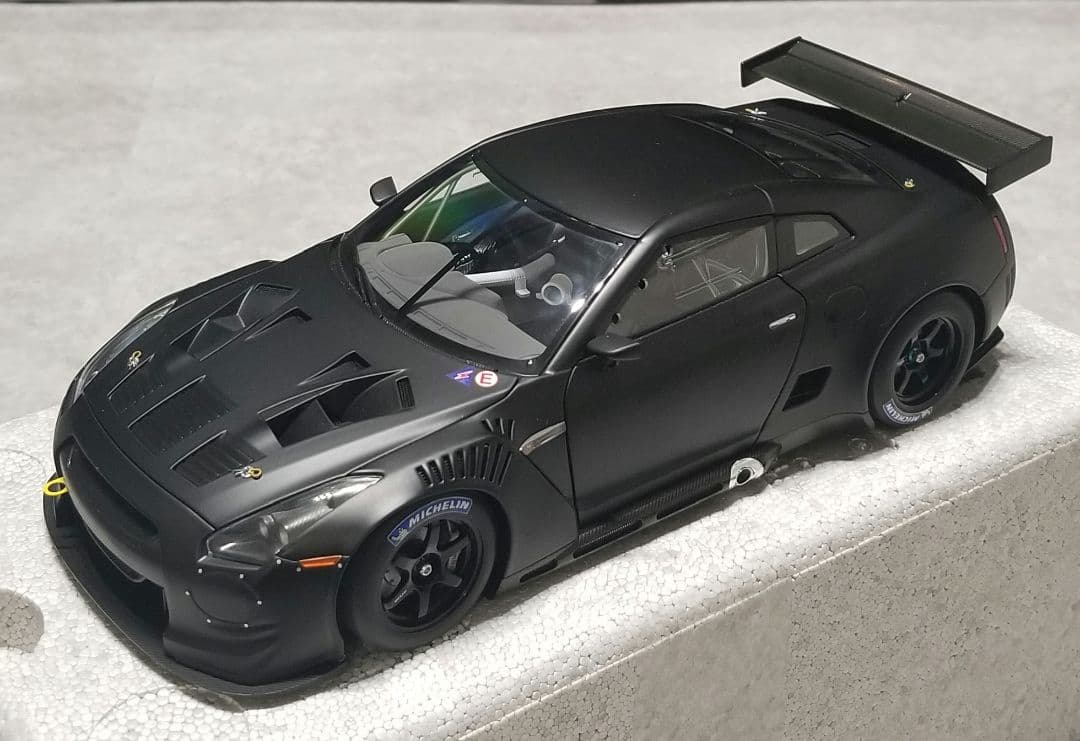 【レア美品】オートアート 1/18 日産 GT-R R35 FIA GT1
