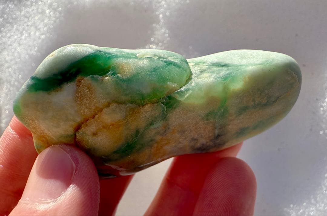 新潟県糸魚川市玉ノ木海岸産宝石質ヒスイ輝石岩