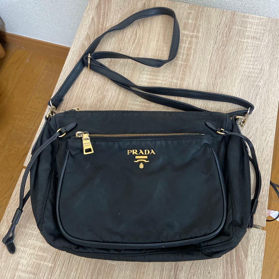 PRADA ブラックショルダーバッグ
