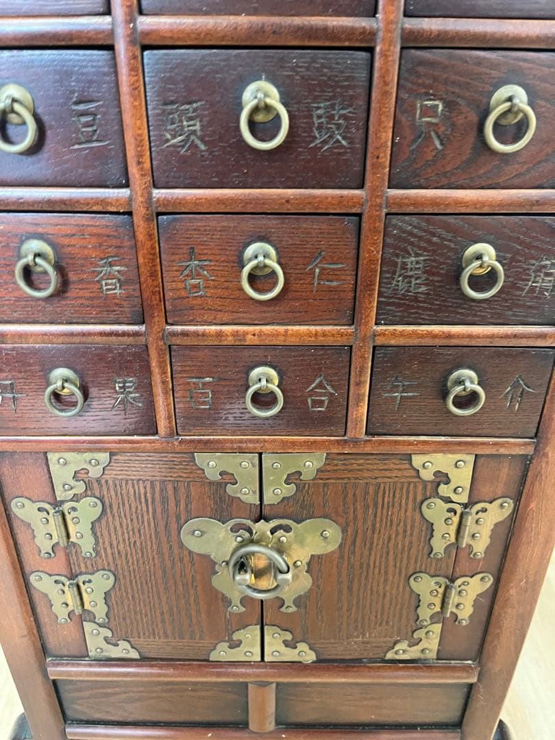李朝家具 魚錠前付き 彫文字 ヤクジャン 薬箪笥 小引き出し 韓国朝鮮 古民具