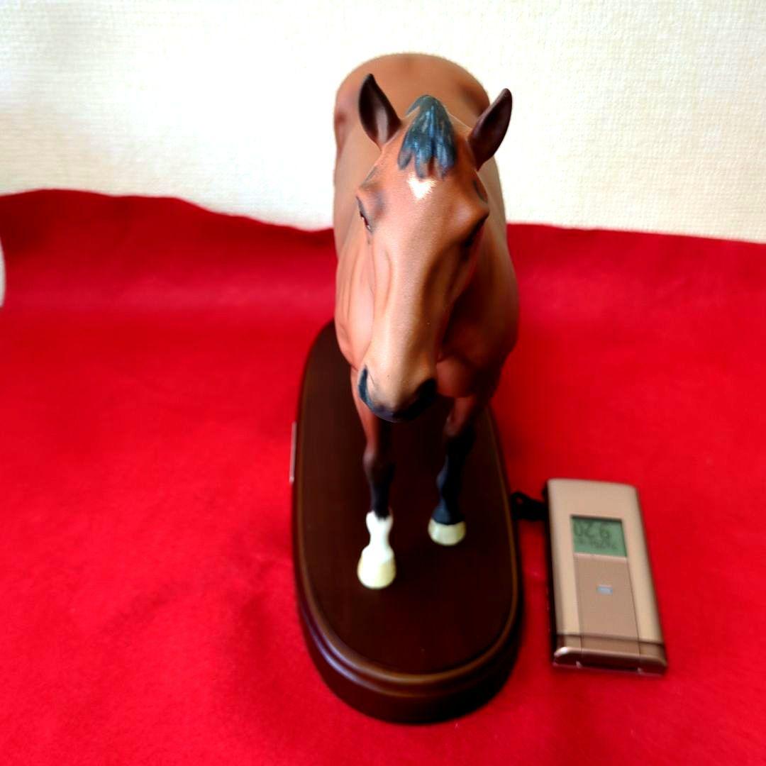 ロィヤルドルトン・不滅の英国三冠馬…Njinskyの陶器製オブジェ。