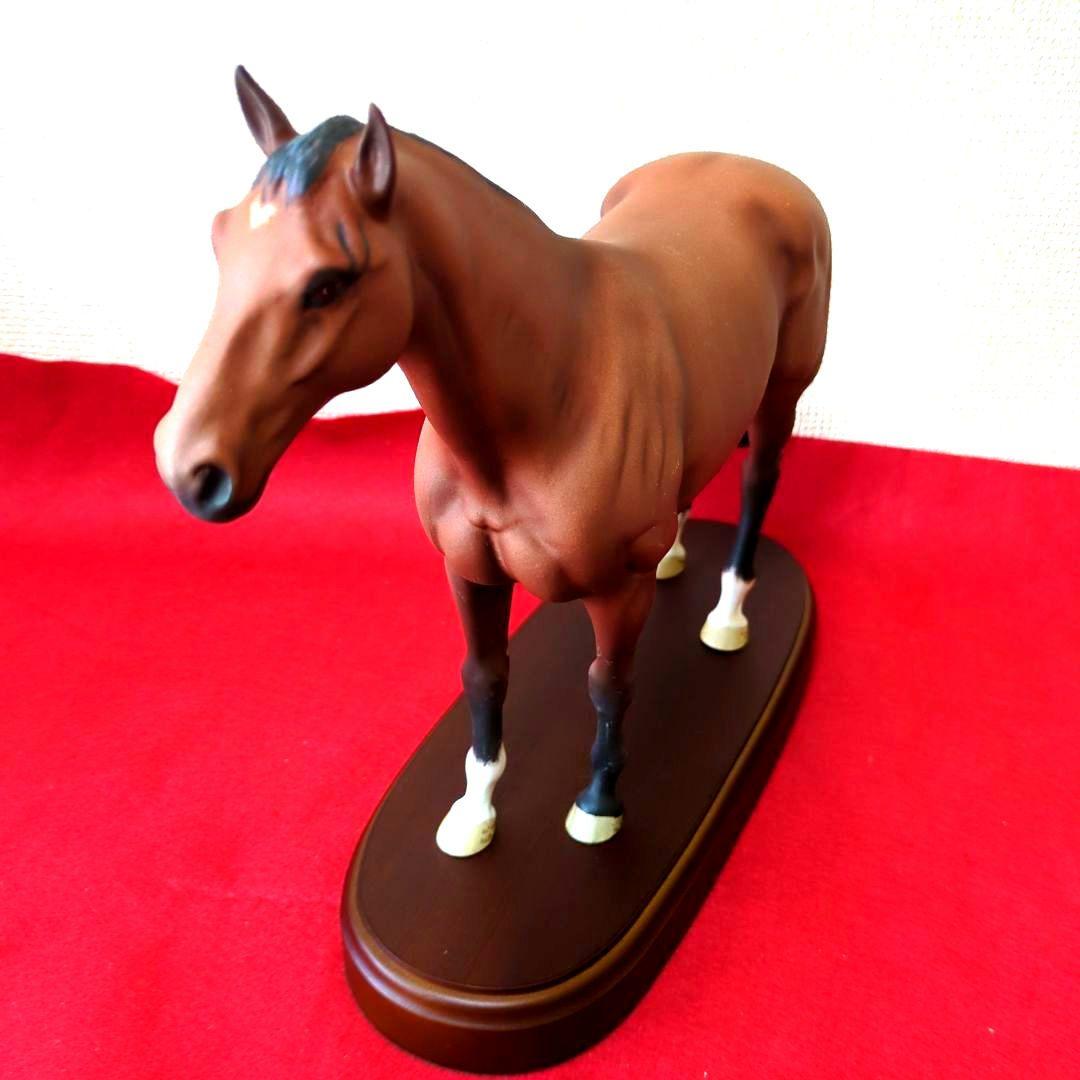 ロィヤルドルトン・不滅の英国三冠馬…Njinskyの陶器製オブジェ。