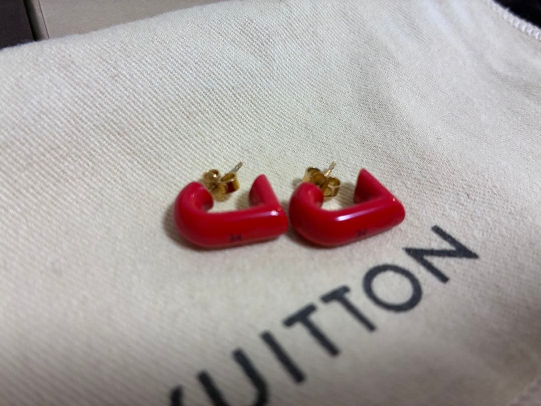 LOUIS VUITTON ハート型ピアス レッド