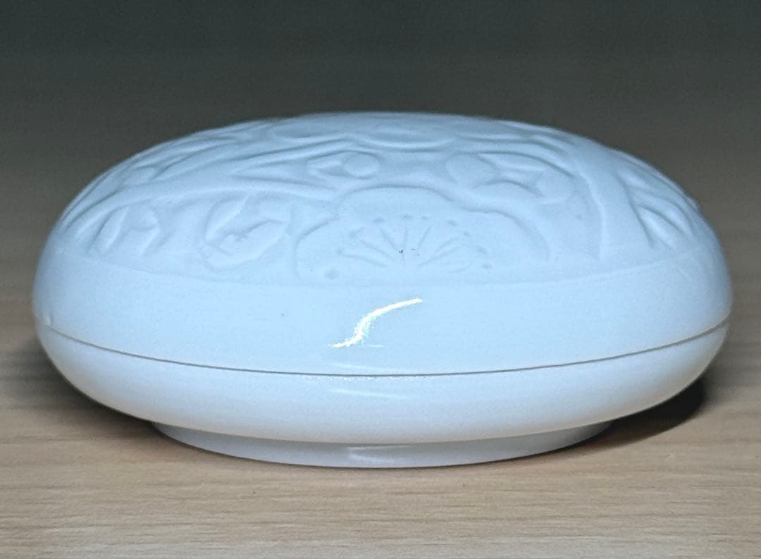 小野珀子 白磁彫 金襴手 香合 香道具 佐賀県重要無形文化財 陶芸 共箱 栞