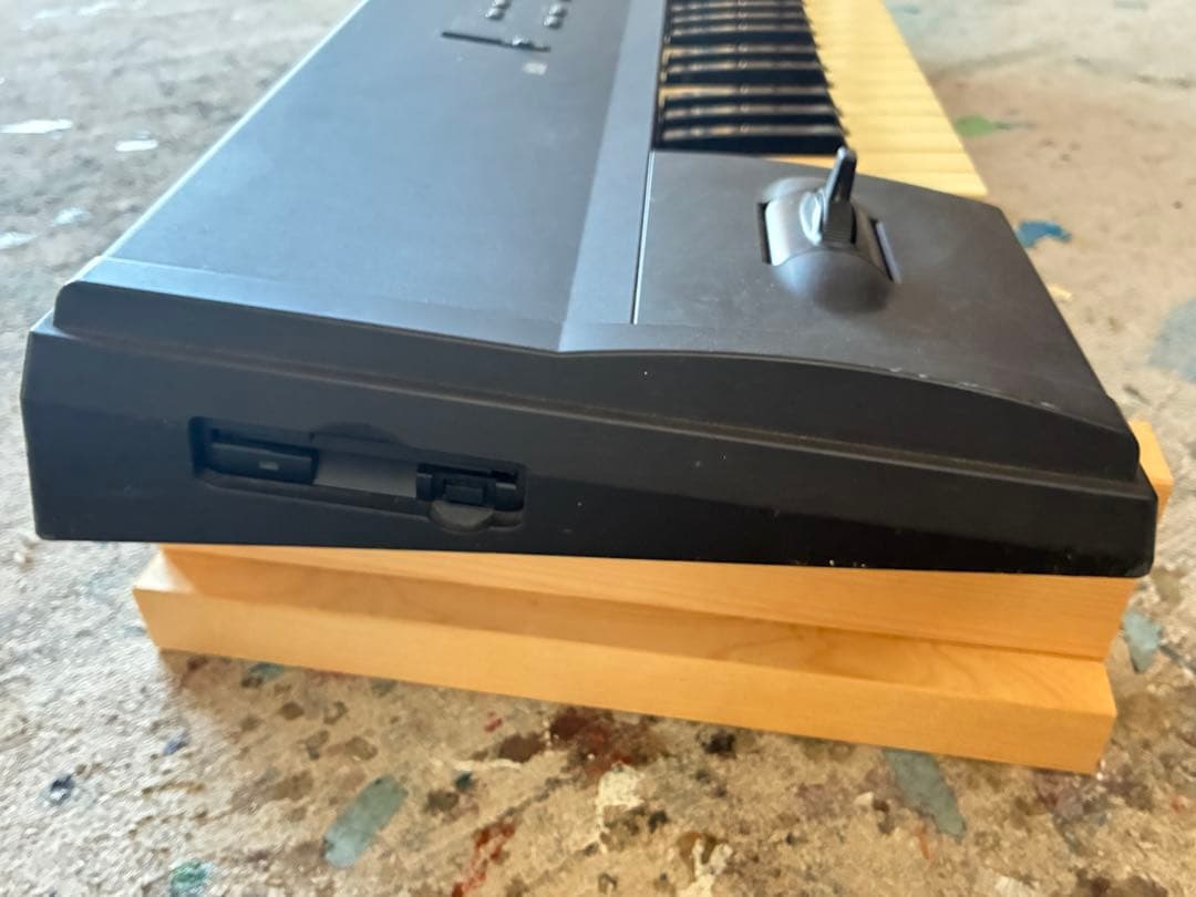 KORG X2 シンセサイザー キーボード 76鍵盤、台あり