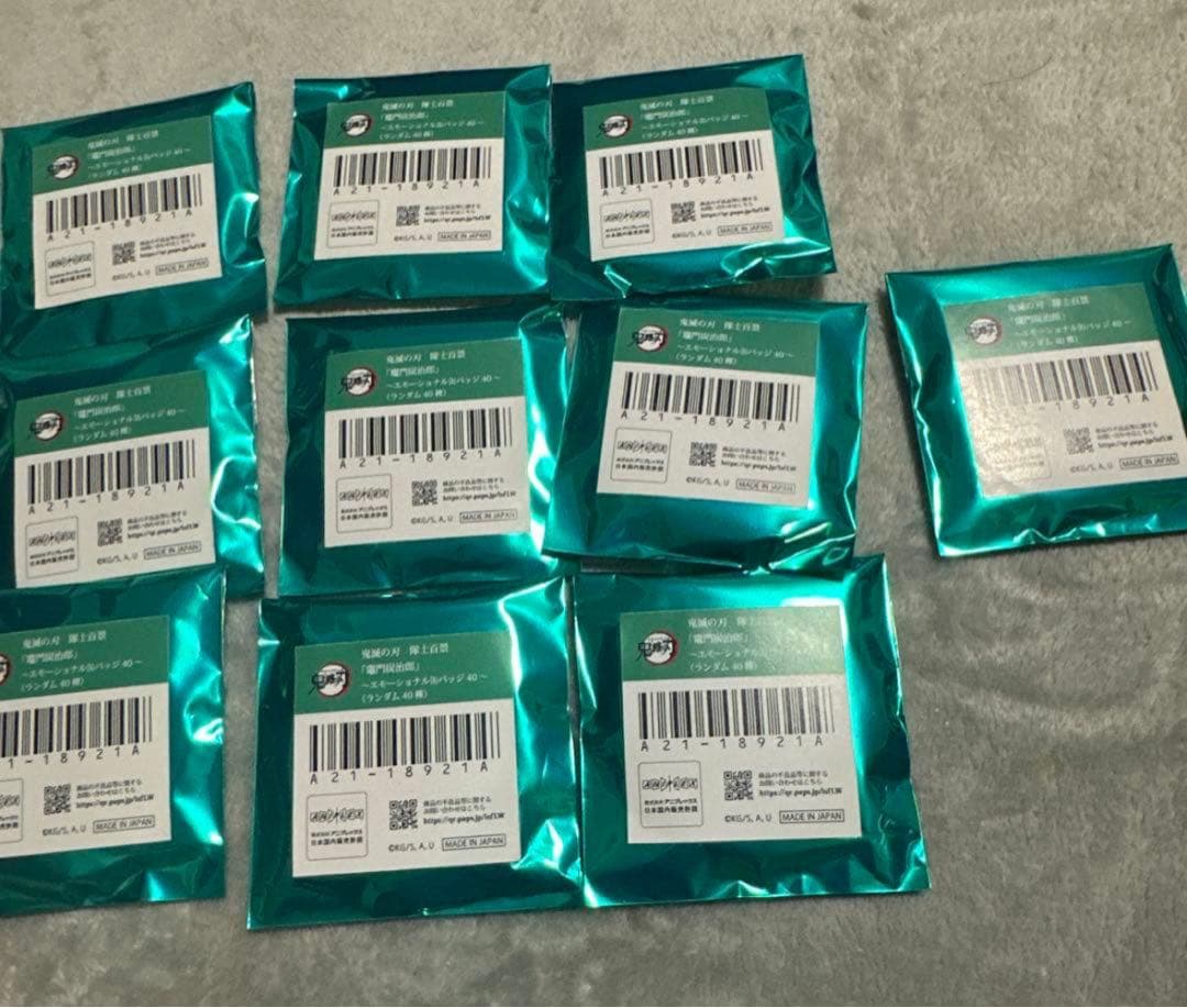 鬼滅の刃　隊士百景　竈門炭治郎 エモーショナル缶バッジ　未開封10点