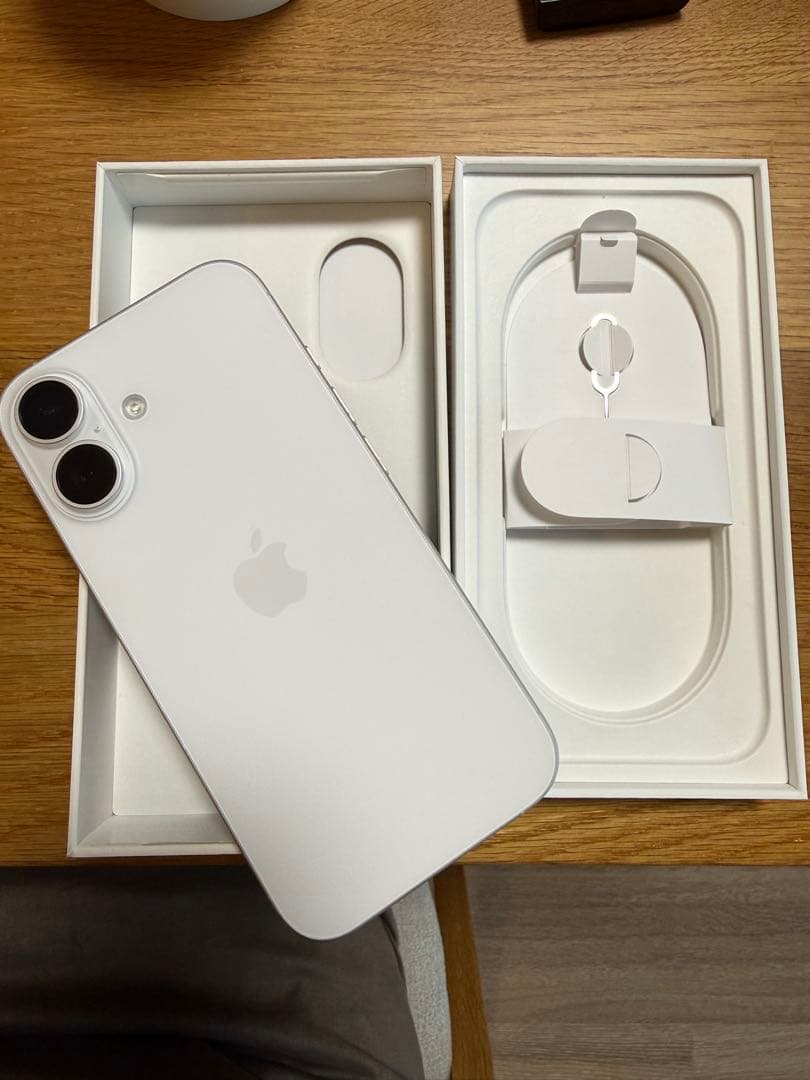 【美品！！】Apple iPhone 16 128GBホワイトSIMフリー