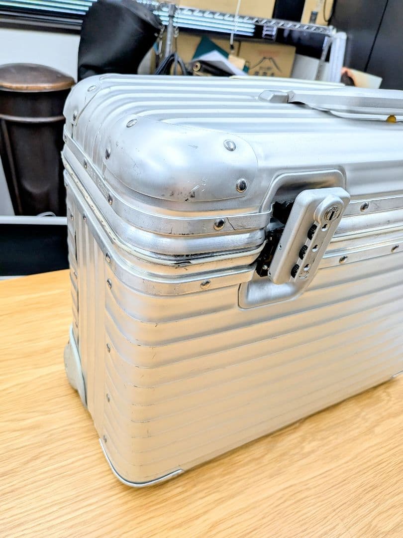 リモワパイロット37Lタスロック