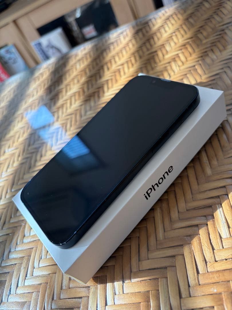 美品□Apple iPhone 13 128ブラック ケーブル アダプター箱付き