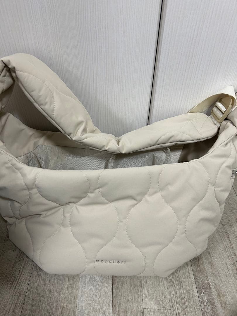 モンシェリ　キルティングコンパクトスリングバッグ