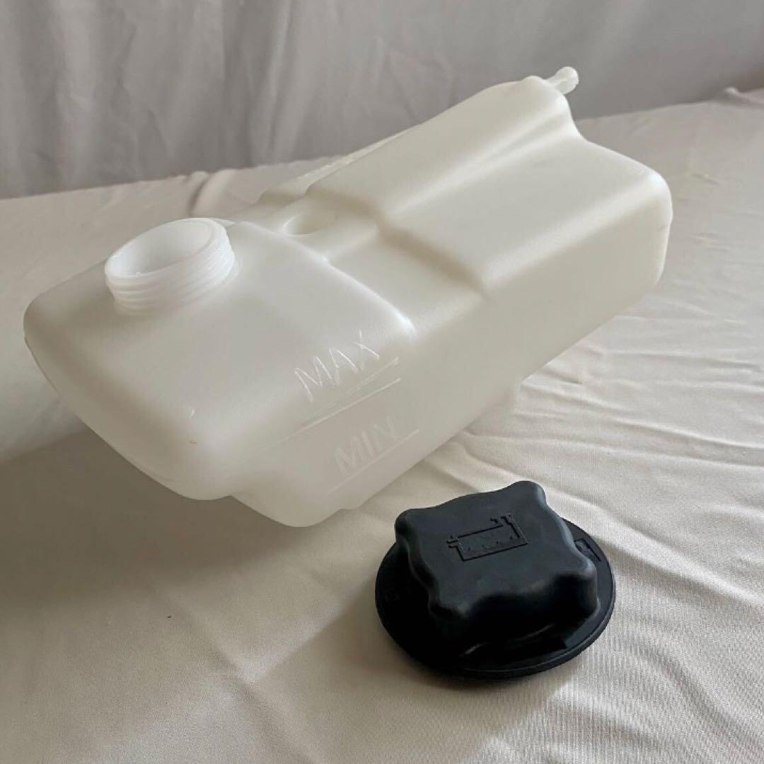 c*e様 ボルボ240 社外品 新品 リザーバータンク 75kPsキャップ セッ