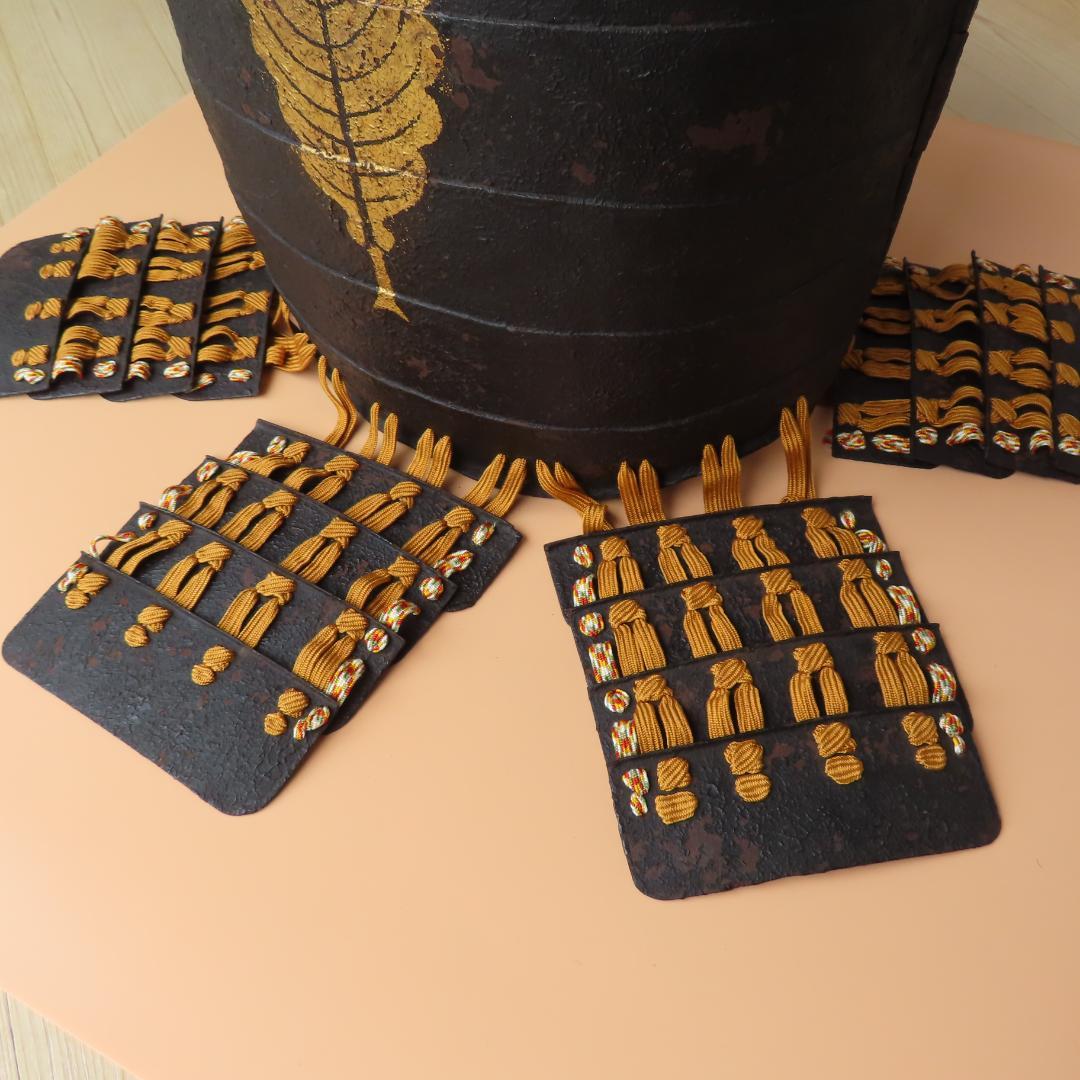 江戸時代の本物です。一枚柏紋二枚胴（鎧兜・鎧・甲冑・胴・具足)