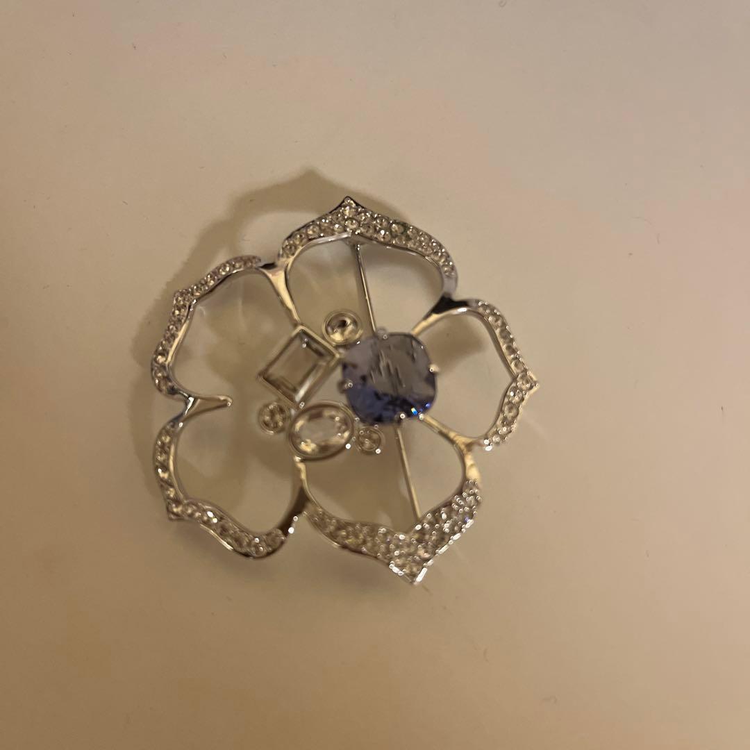 【美品】スワロフスキー　クリスタルブローチ