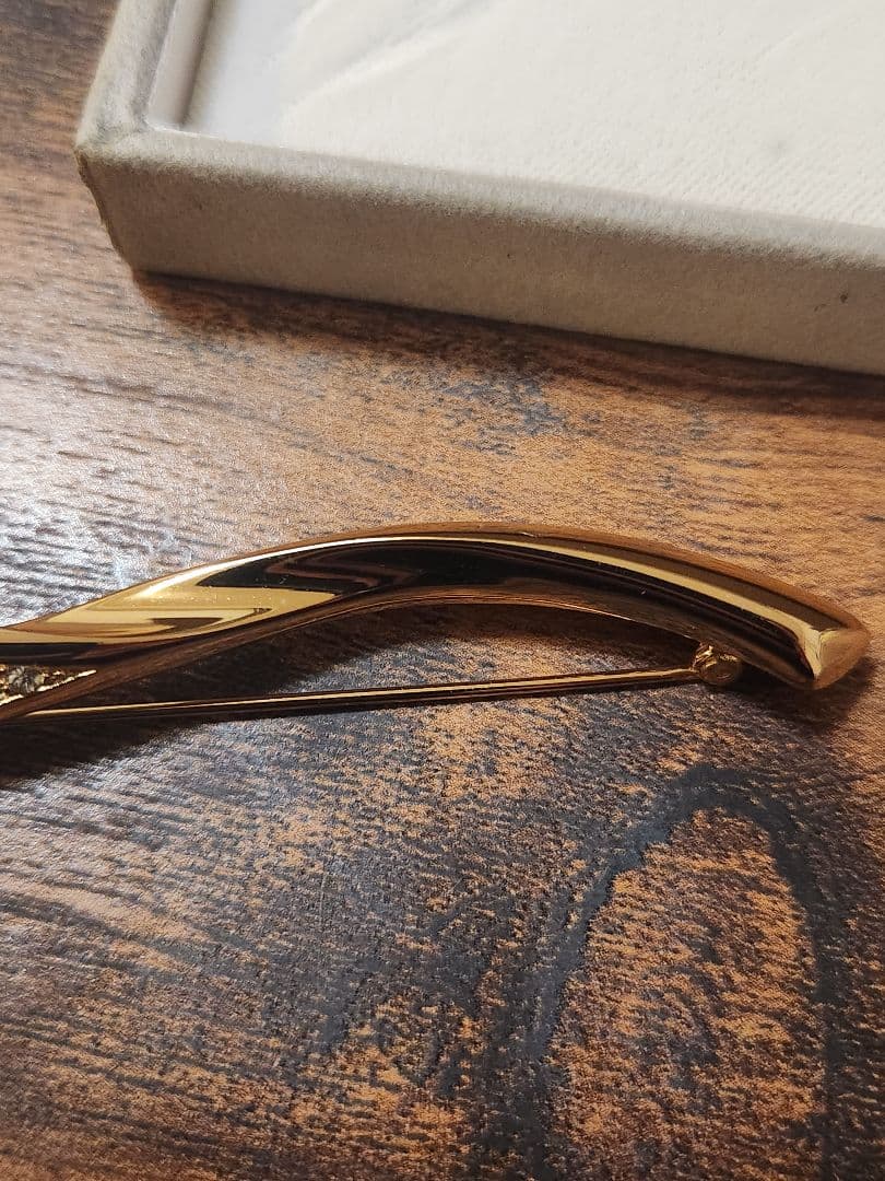 Christian Dior ゴールドリーフブローチ