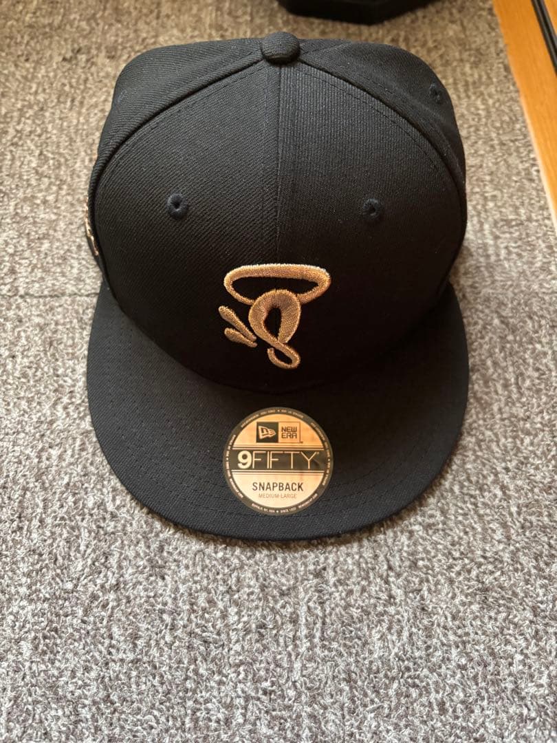 Syna World × New Era キャップ