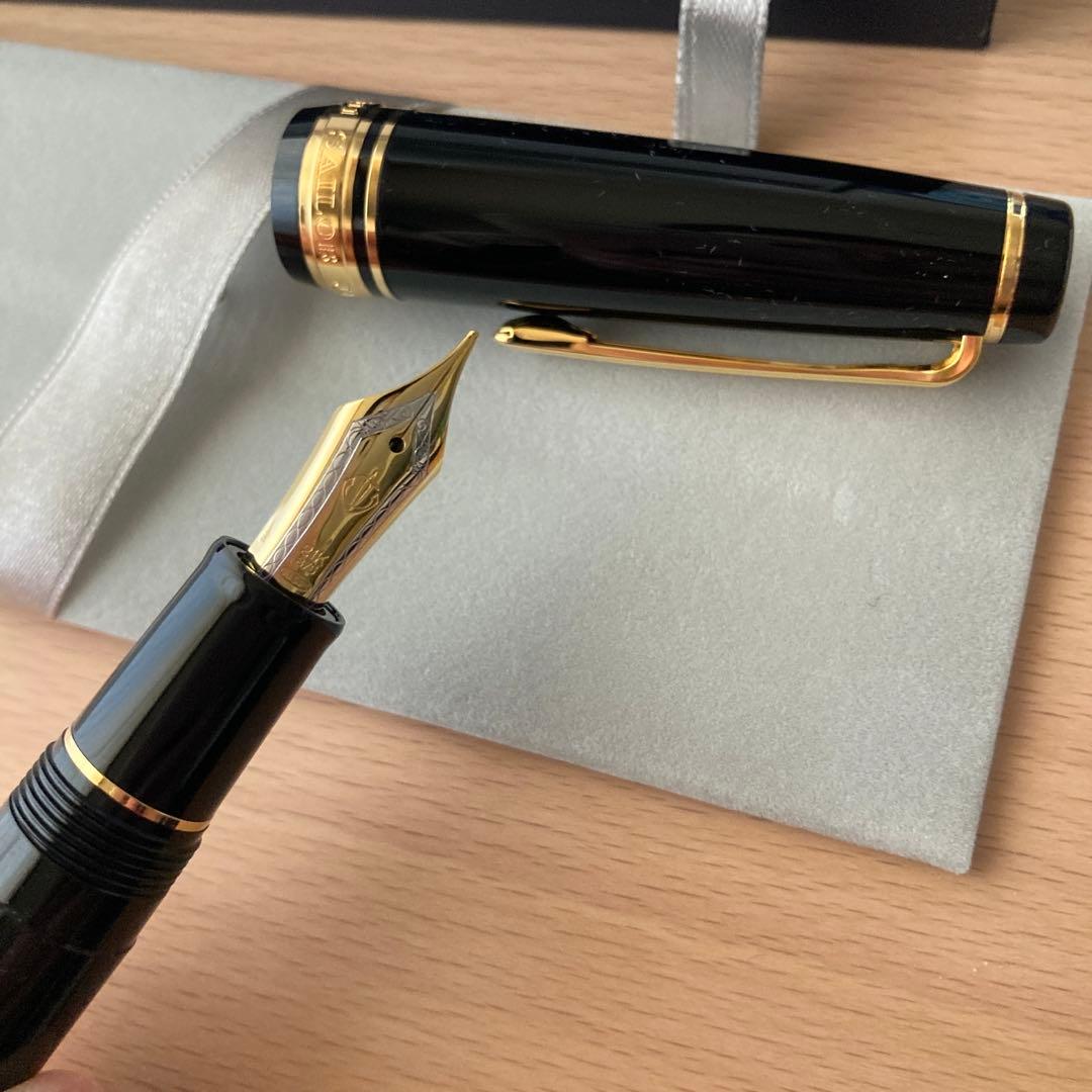 【新品未使用】セーラー万年筆　プロフェッショナルギア　金　中字