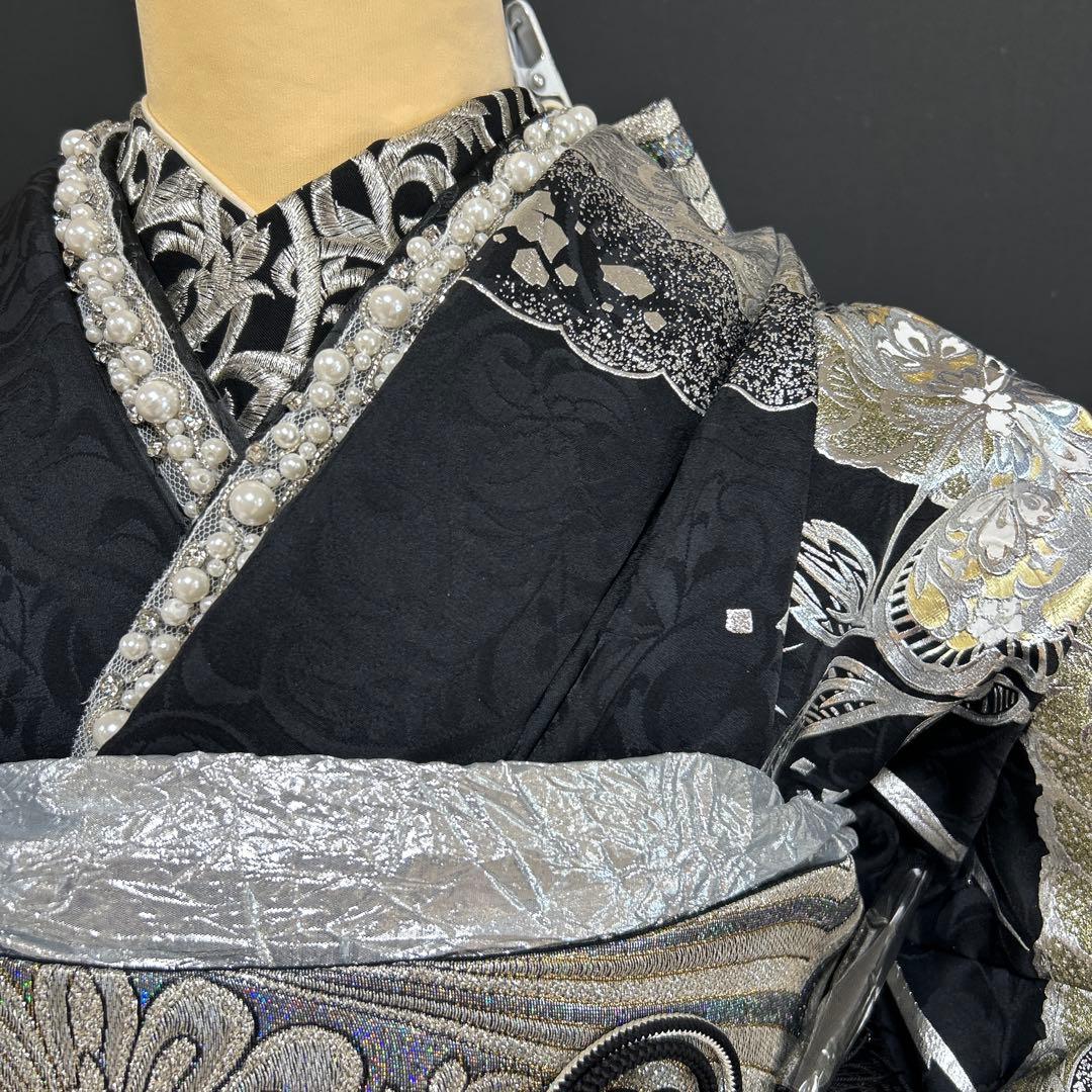 関芳　黒地の銀彩　龍の柄の振袖フルセット