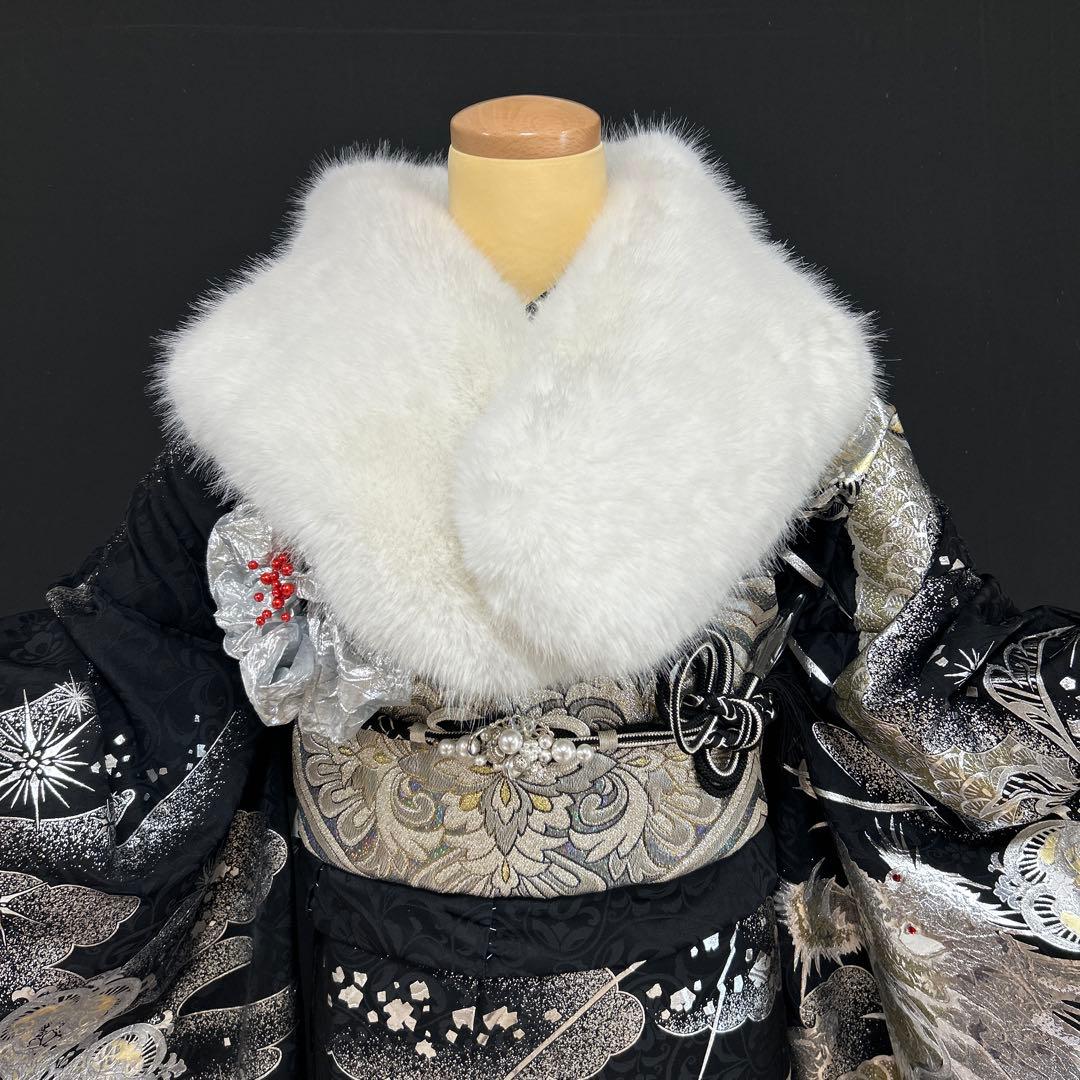 関芳　黒地の銀彩　龍の柄の振袖フルセット