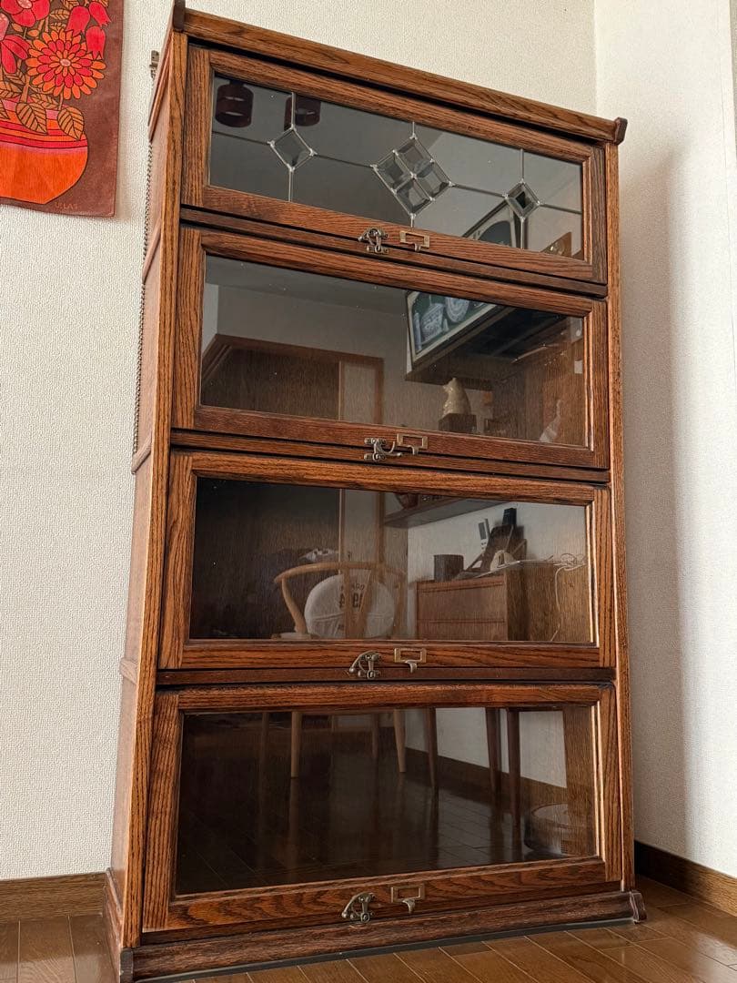 木製ガラス扉付き4段キャビネット ブックシェルフ