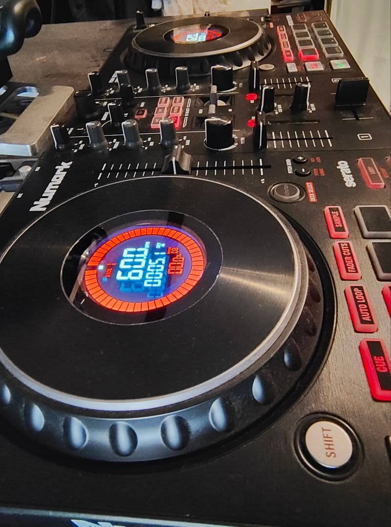 DJコントローラー Numark MIXTRACK PLATINUM FX