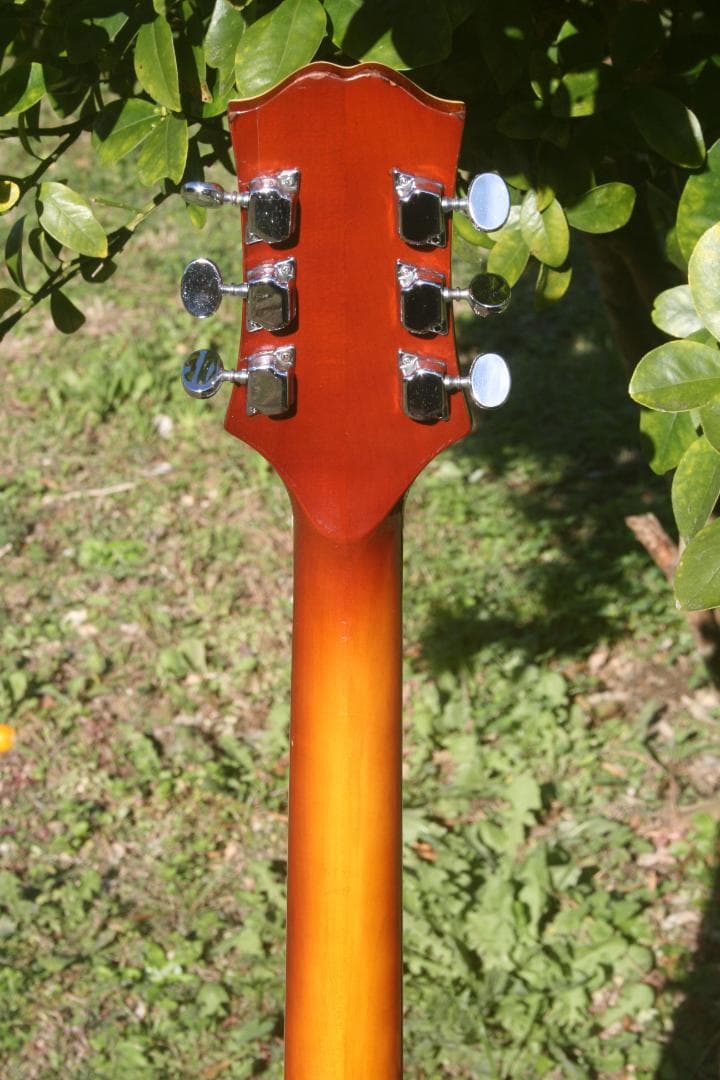 1970年代に日本の松本のマツモクで製造されたGranada J200モデル