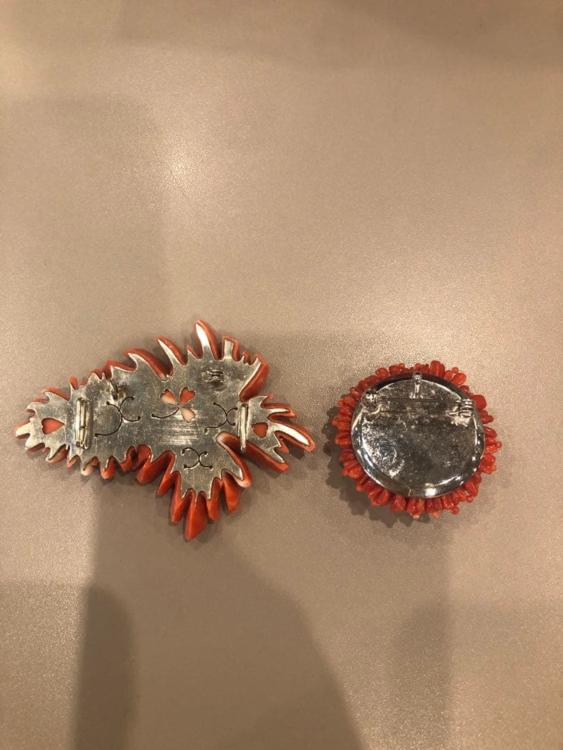 オレンジ花モチーフブローチ2個セット