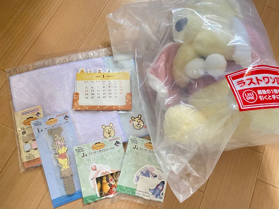 くまのプーさん　A 時計　B 陶磁器ボウル　ラストワン　ステッカー付き