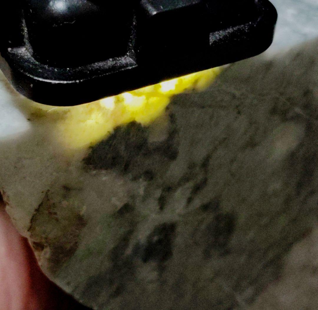 ★翡翠原石★糸魚川硬玉【小滝・川ズレ・転石カット3.6kg】