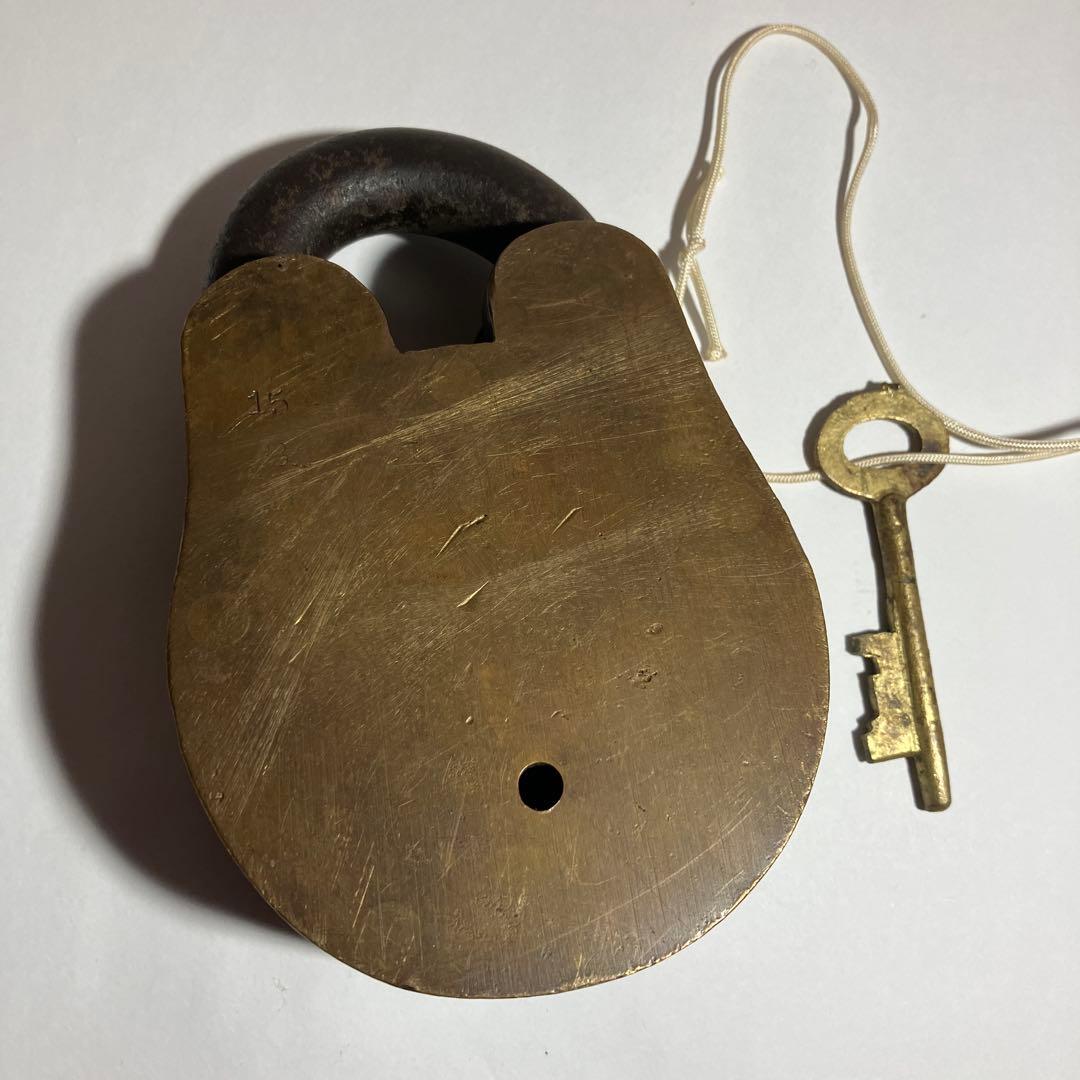 印度「ＨＯＮＥＳＴＹ　ＬＯＣＫ　ＳＴＯＲＥＳ」の特大クマ型ビンテージ南京錠