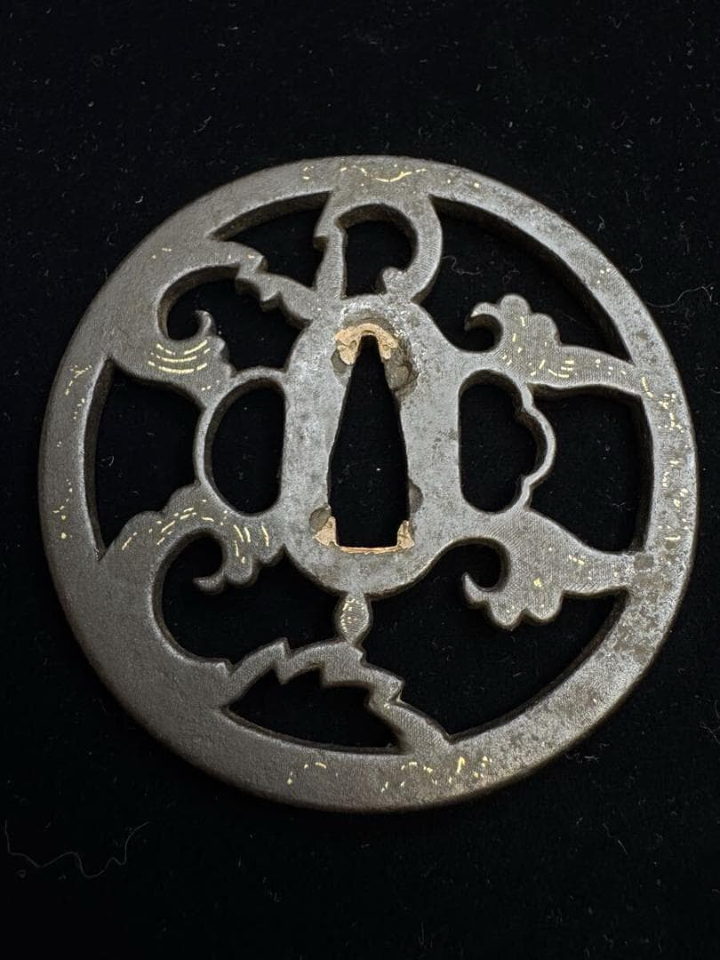 鍔 鉄地蔦葉透し鐔 無銘 肥後 布目象嵌 日本刀 刀装具 骨董 古美術 江戸時代