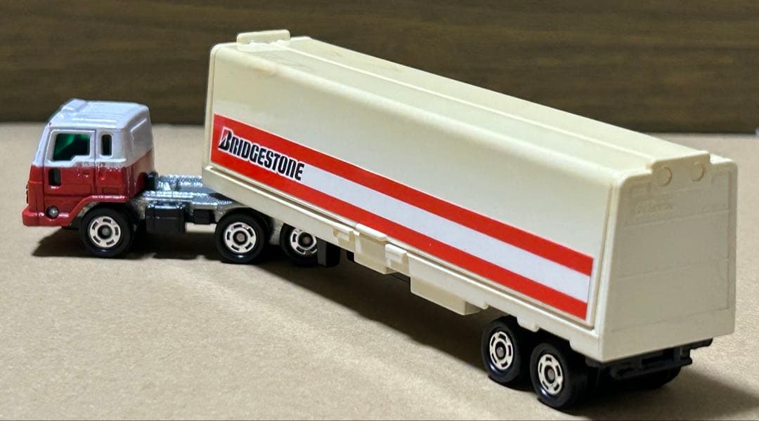 ロングトミカ L16 いすゞ V12 ウイングルーフトレーラー ブリヂストン