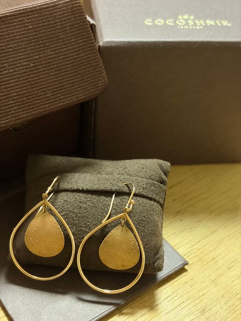 COCOSHNIK ゴールド ドロップ型ピアス