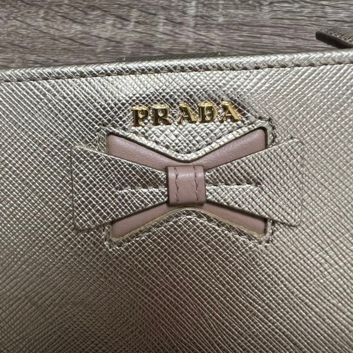 美品　プラダ　リボン　二つ折り財布　コンパクトウォレット　レザー